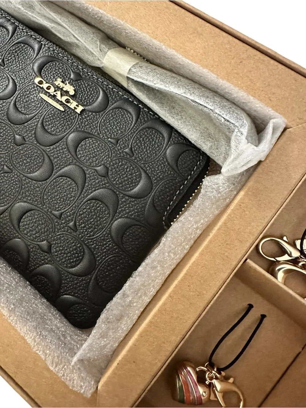NWT Coach Boxed Corner Zip Wristlet Black Signature Leather Gift Set CF358